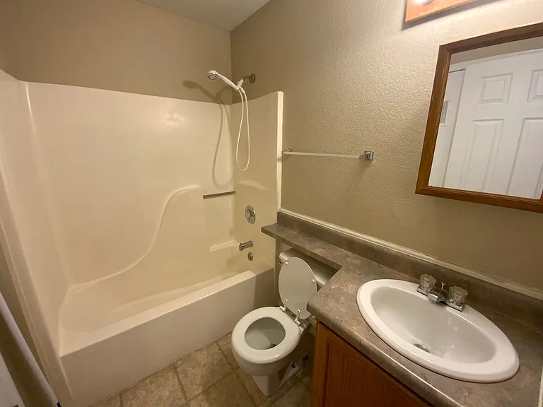 1605 Steamboat Ln — Photo 13