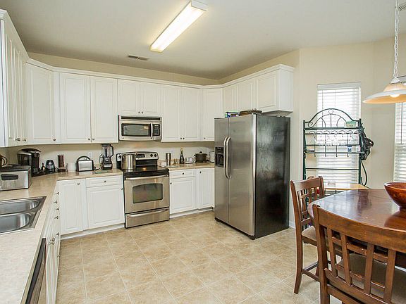 2nd image of 2914 John Cabot Dr