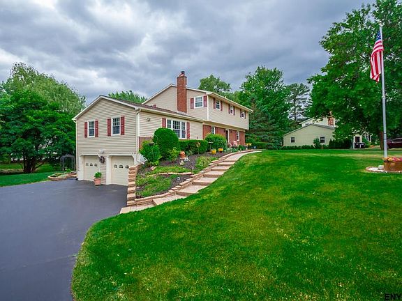 4th image of 5 Walden Gln