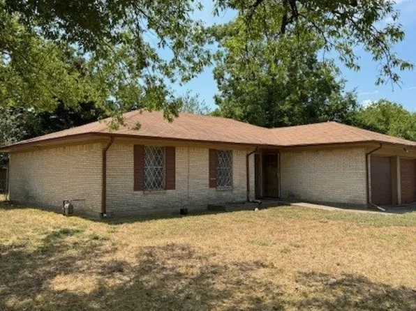 1805 Hemphill St, Greenville, TX 75401