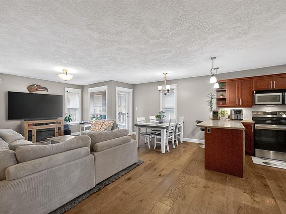 3rd image of 1031 Lomas Rd #5