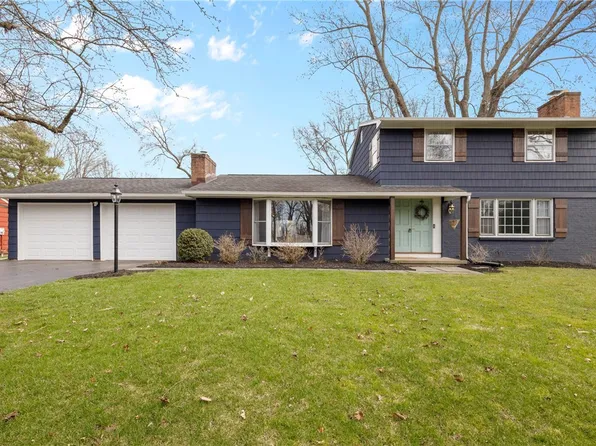32 Red Barn Cir, Pittsford, NY 14534