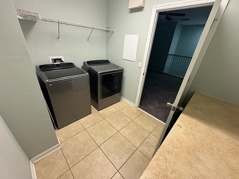 2572 Limerick Cir — Photo 33