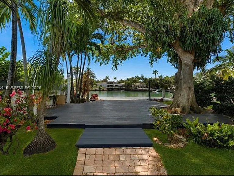 540 S Shore Dr — Photo 3
