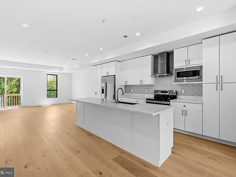 2530 B Elvans Rd SE — Photo 6
