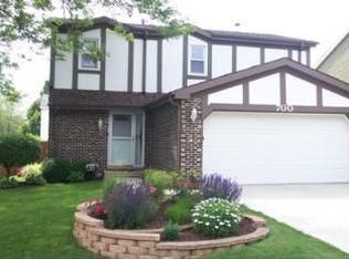 700 Jody Ln, Hoffman Estates, IL 60169