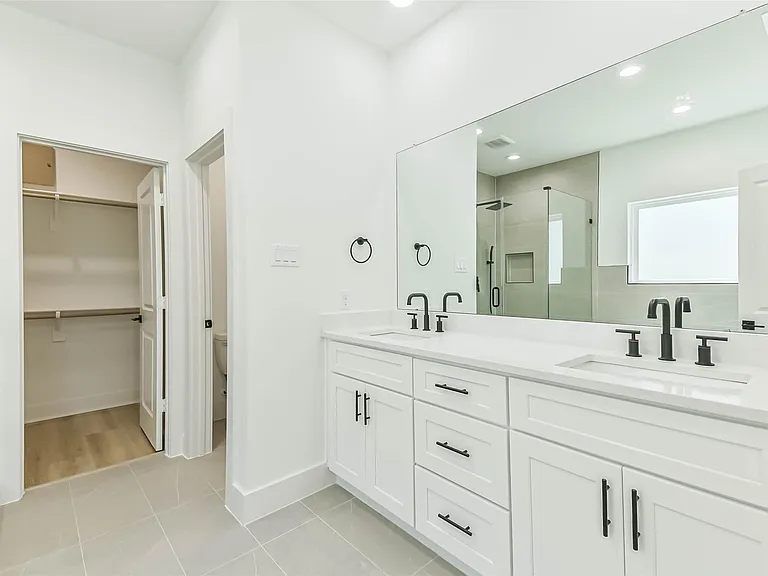 5703 Balbo St #F — Photo 28