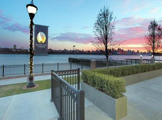 15 Somerset Ln #518, Edgewater, NJ 07020