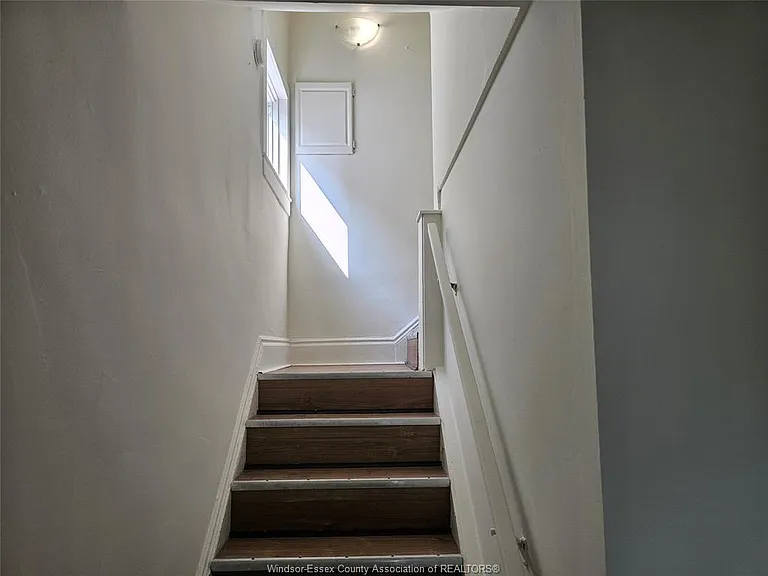 1143 Langlois Ave — Photo 11