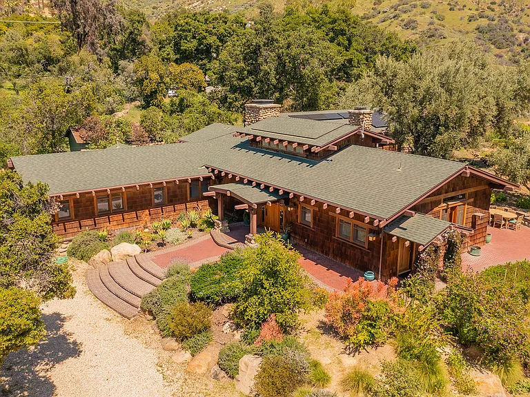 100000 Foothill Rd — Photo 1