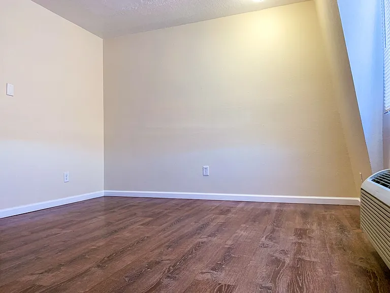 MOVE IN SPECIAL Studios @ $749.00 — Photo 24