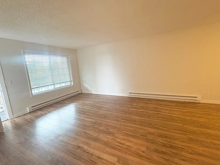 UPP2415 - Gaiser Court Apartments — Photo 6