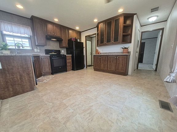 3rd image of 83 Saint George Dr