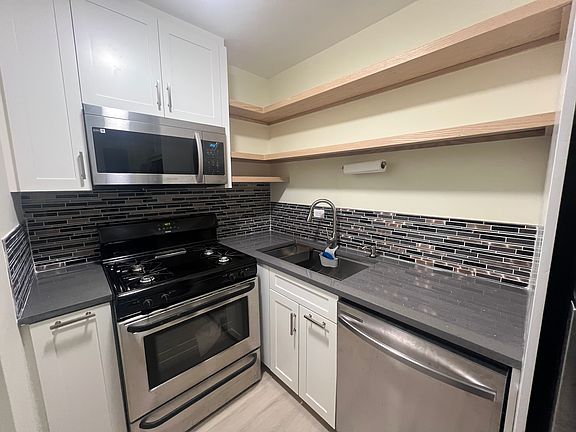 3rd image of 333 Pearl St APT 23B