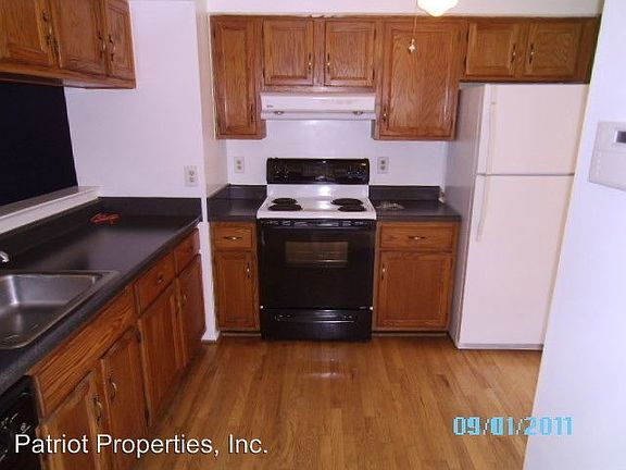 2nd image of 38 Sugarland Square Ct