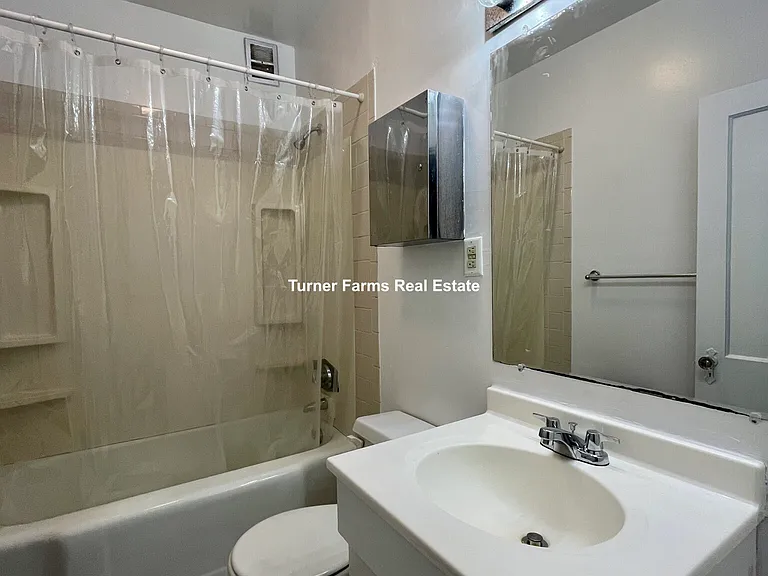 39 Lee St #3 — Photo 9