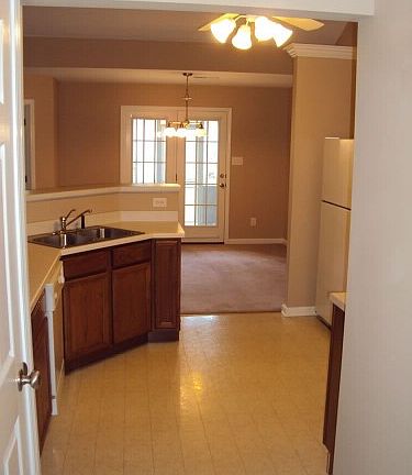 5th image of 6101 Round Hill Ln
