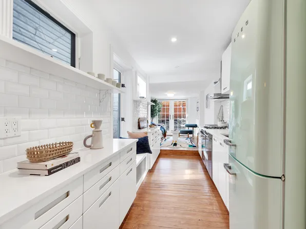 320 15th Street image 2 of 14