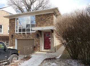 141 Barrypoint Rd, Riverside, IL 60546