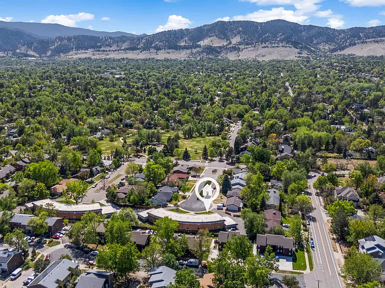2666 Sherwood Cir — Photo 30