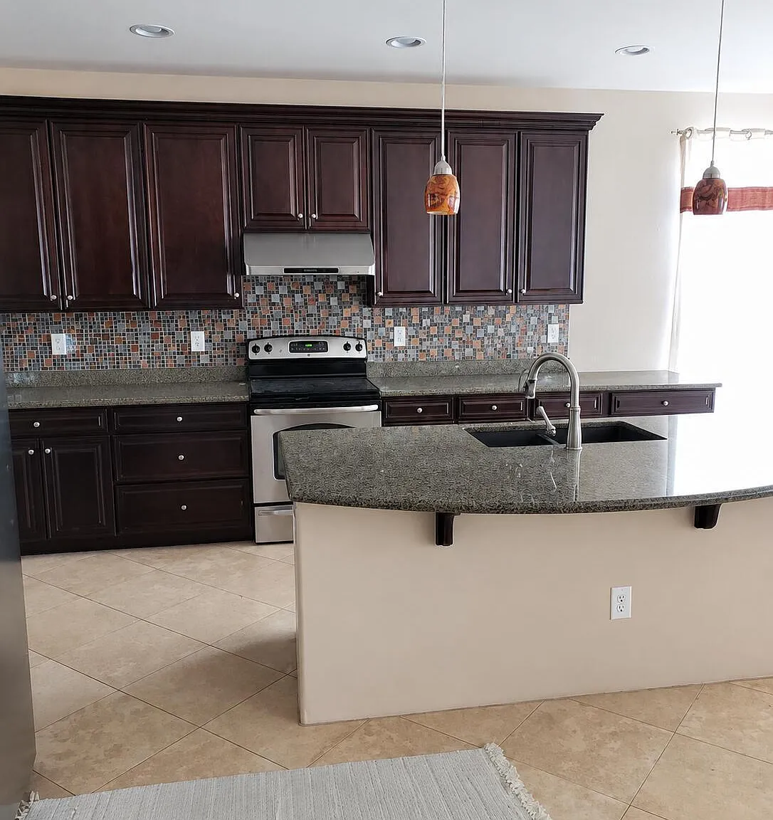 3 bed, 2.0 bath, 2189 sqft, $2,950 — Photo 3