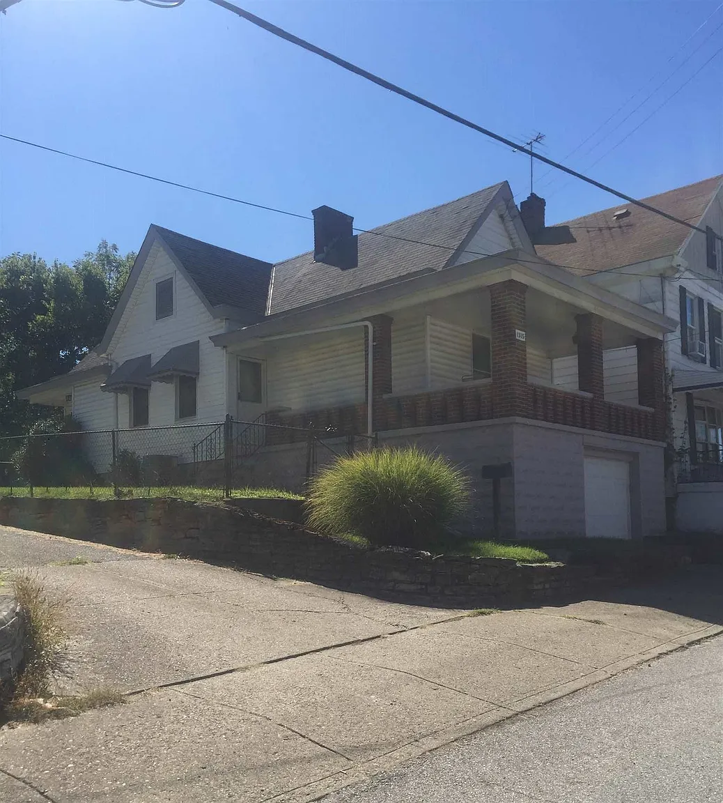 1315 Alberta St photo 1