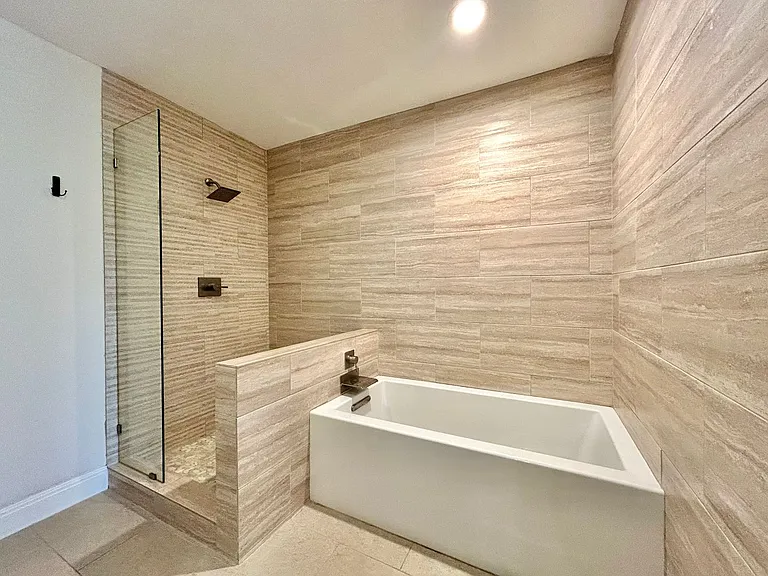 9108 Balcones Club Dr — Photo 21
