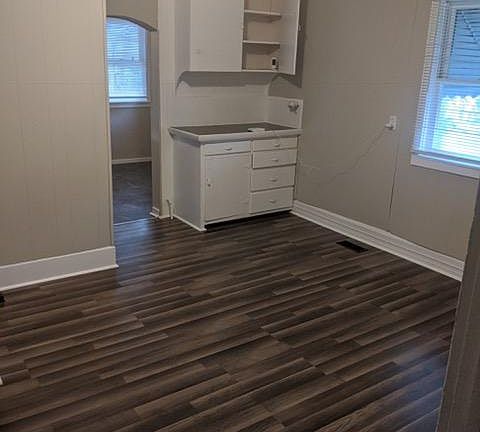 5th image of 136 N Pierce Ave