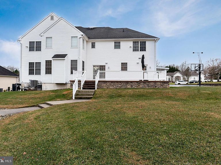 Listing photo 5