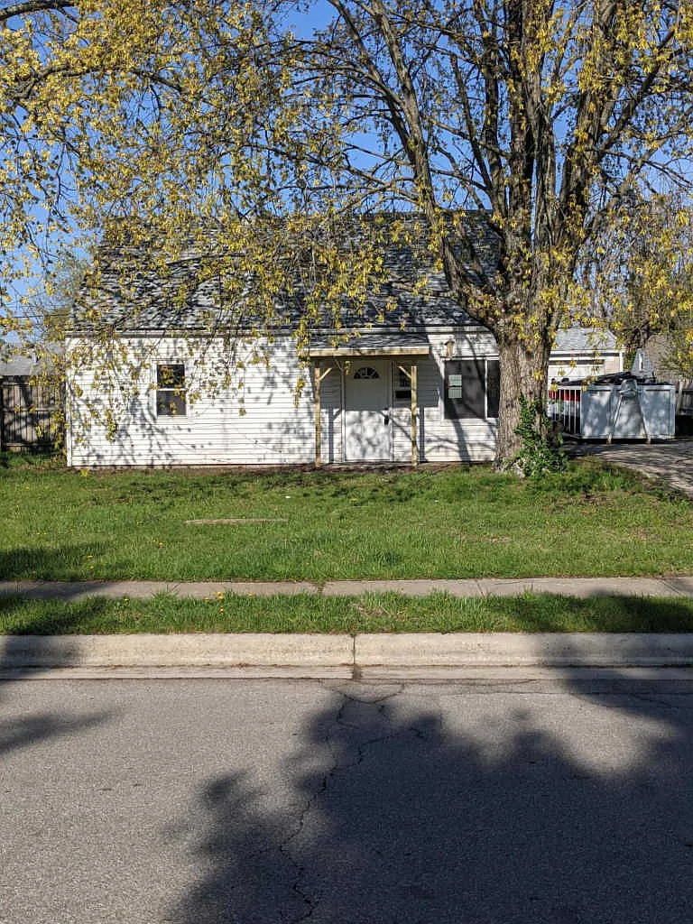 919 Dimson Dr E photo 1