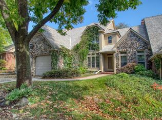 540 Park Cir, Elm Grove, WI