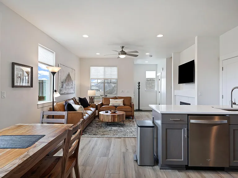 3718 NE Petrosa Ave — Photo 12