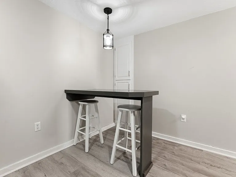 9 Hunters Rd #B — Photo 10