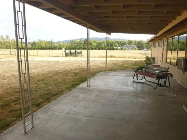 685 Hillview Dr, Lebanon, OR 97355