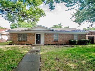 2411 Foxcroft Cir, Denton, TX 76209