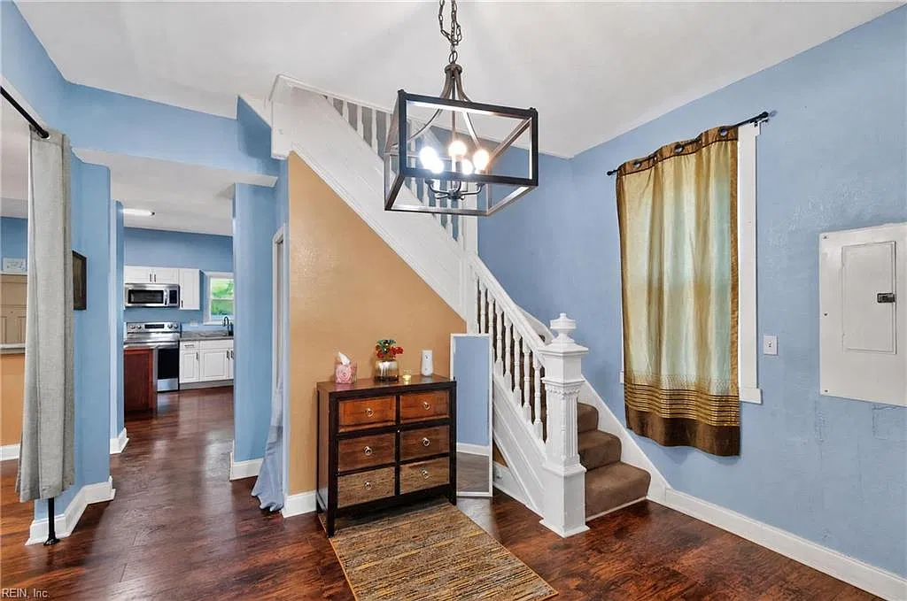 5 bed, 2200 sqft, $2,350 — Photo 2