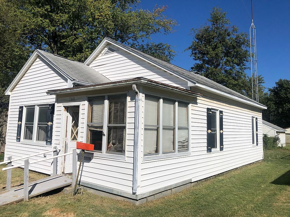 1st image of 708 E 11th St