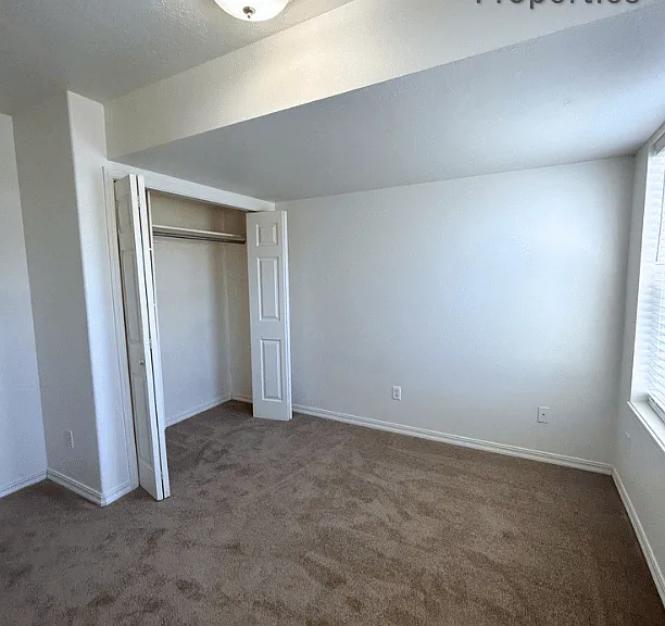 465 Taft — Photo 32