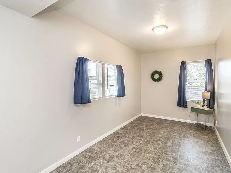 1324 W Sioux St — Photo 9