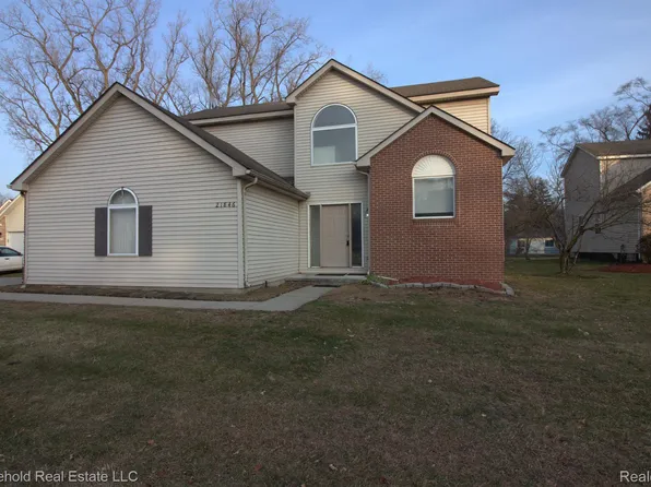 21846 Rose Hollow Dr, Southfield, MI 48075