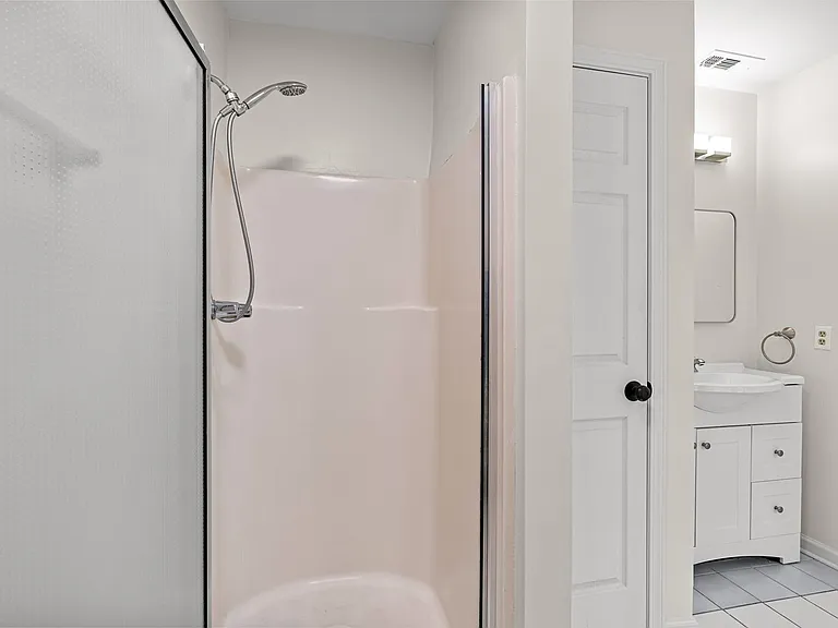 811 Bedford Park — Photo 14