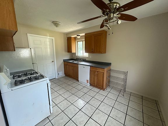 3rd image of 7591 Gilman St