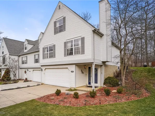 3378 Brookpoint Ln, Cuyahoga Falls, OH 44223