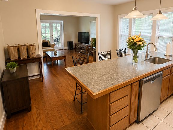 3rd image of 1090 South Ave #2