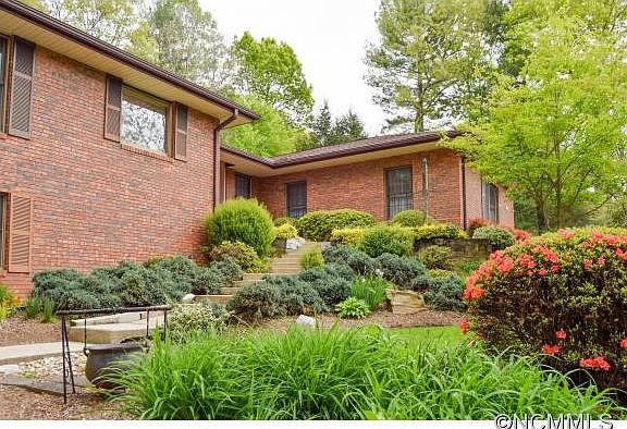 2nd image of 135 Sweetwater Hills Dr