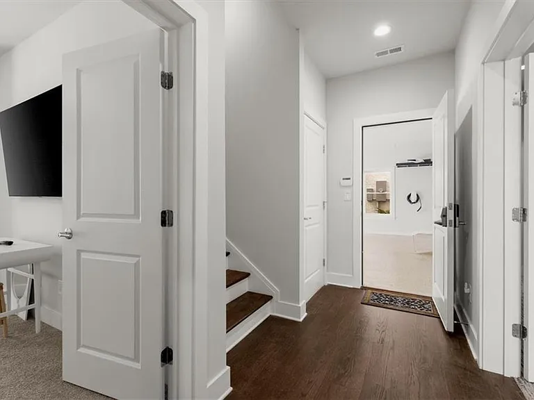 4001 Haverhill Dr NE — Photo 45