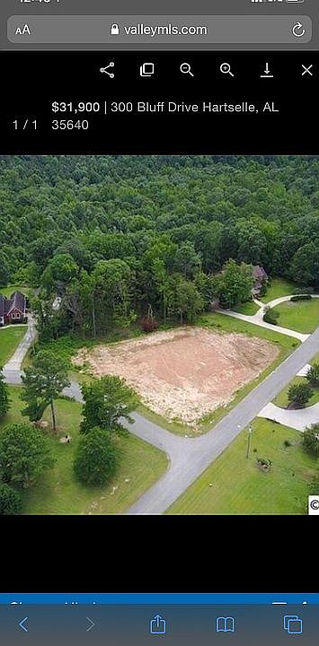 1st image of 300 Bluff Dr NE