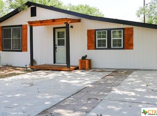 220 Fannin Ln, Luling, TX 78648