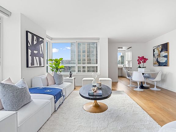 4th image of 200 E 94th St APT 3017