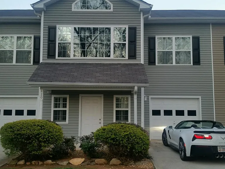 420 Pointe Cir — Photo 1
